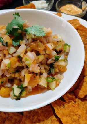 A picture of 🍐Pear salsa with Nachos.