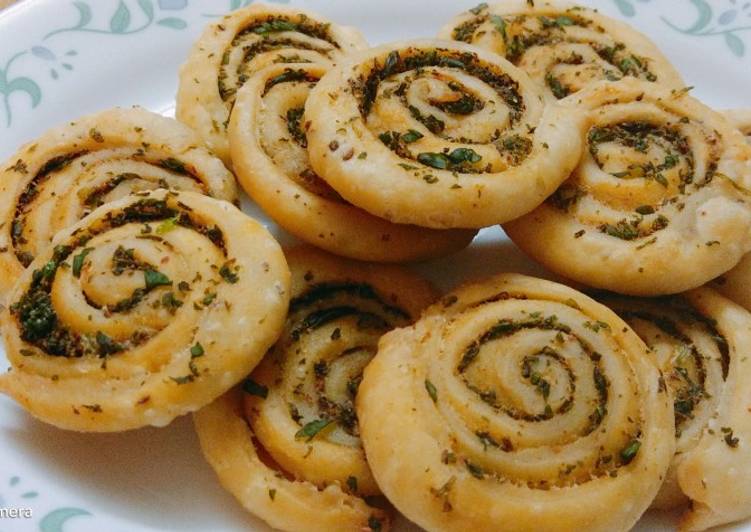 Methi Mathri Recipe by SUMAN WADHWA - Cookpad