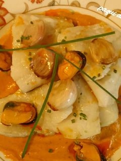 Una foto de Bacalao confitado con salmorejo de mejillones en escabeche