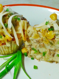 Csirkés-zöldséges makaróni találkozása a muffin sütővel 🍜 recept fotója