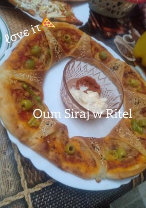 صورة لوصفة بيتزا دوار الشمس 🍕 بشكل مختلف 🍕
