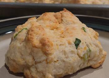 How to Recipe Tasty Cheddar Cheese and Chive Biscuits
