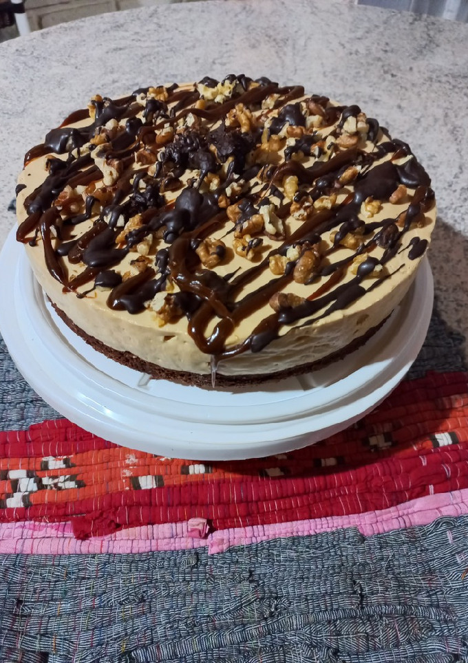 Una foto de Torta brownie con cheesecake de dulce de leche😘 molde de 24 cm