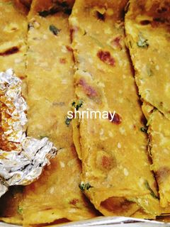 खमंग मेथी पराठा (methi paratha recipe in marathi) रेसिपी चे मुख्य फोटो