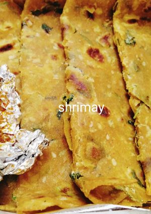 खमंग मेथी पराठा (methi paratha recipe in marathi) रेसिपी चे मुख्य फोटो 