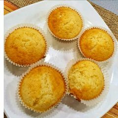 A picture of Vanilla cup cakes.