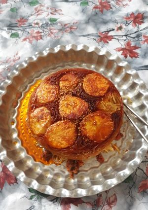 عکسی از دستور ماکارونی‌ با ته دیگ سیب‌زمینی کنجدی