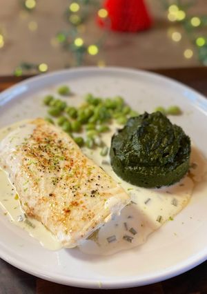 Une photo de Flétan, épinards, edamames et sauce au citron