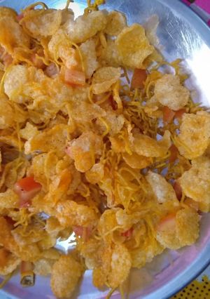 A picture of Namkin bhujiya chat.