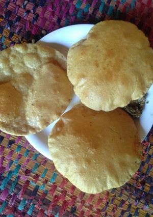 नमकीन पूरी (Namkeen puri recipe in Hindi) रेसिपी मुख्य फोटो