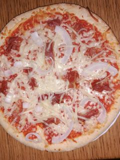 Una foto de Pizza Cebolla y Jamón