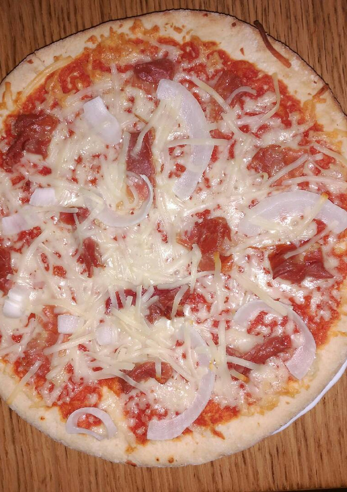 Una foto de Pizza Cebolla y Jamón