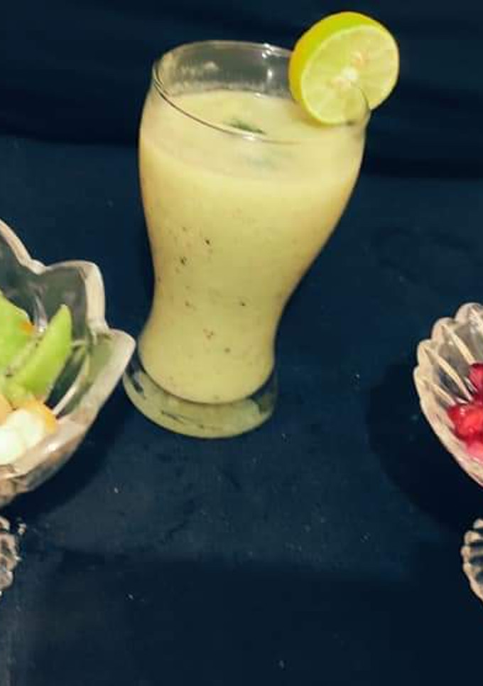 A picture of Cucumber kiwi Lime Smoothie.