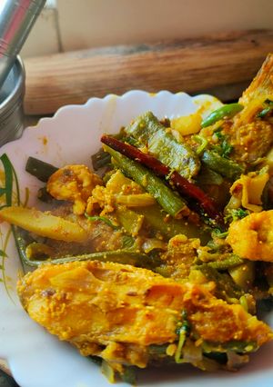 পেঁয়াজকলি ও বড়ি শিম দিয়ে ডেলা মাছ(dela mach recipe in Bengali) রেসিপির প্রধান ছবি