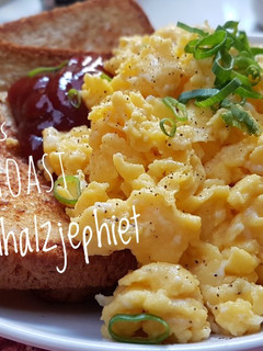 Foto resep Scrumble eggs creamy with bread toast enakk