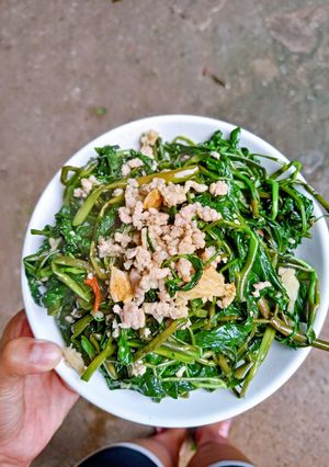 Hình của món Rau muống xào thịt băm.