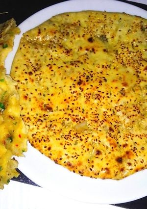 A picture of Alu wala naan(potato stuffed bread).