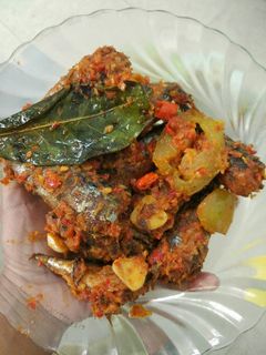 Foto resep Tongkol bumbu sarden simple dengan irisan tomat hijau