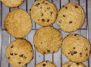 Una foto de Galletas de avena, coco y chocolate