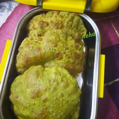 A picture of Palak poori with lots of Iron.