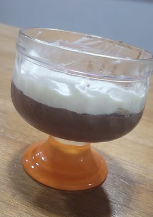 Una foto de Postre tipo copa cindor 🍫♡