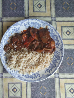 528. Csirkemáj jó csípősen bulgurral 😋 recept fotója