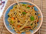 نودلز بالخضار والصوص🍜
