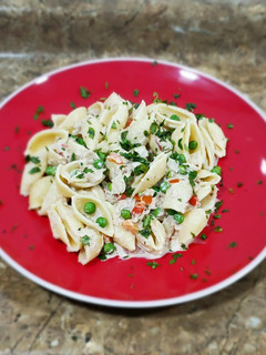 Una foto de Pasta con atún y crema