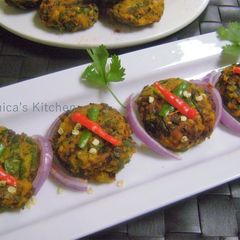 A picture of Thankuni Pata Bora (Centella Leaves Fritters / Pakoras - Bengali Style).