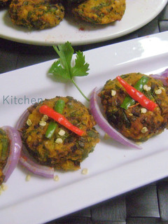 A picture of Thankuni Pata Bora (Centella Leaves Fritters / Pakoras - Bengali Style).