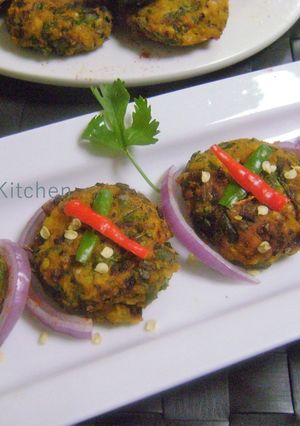 A picture of Thankuni Pata Bora (Centella Leaves Fritters / Pakoras - Bengali Style).