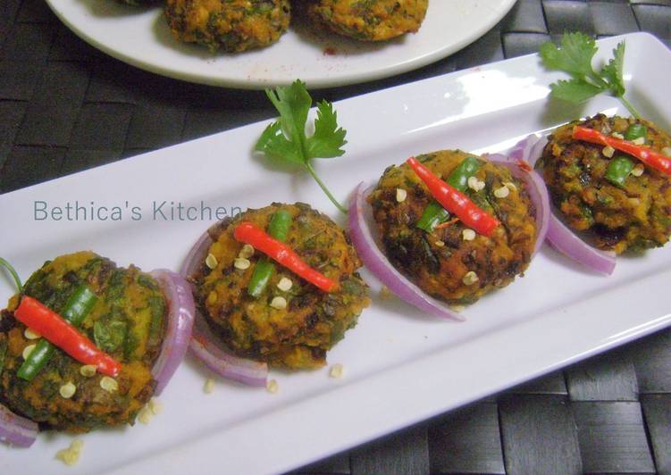 Thankuni Pata Bora (Centella Leaves Fritters / Pakoras - Bengali Style)