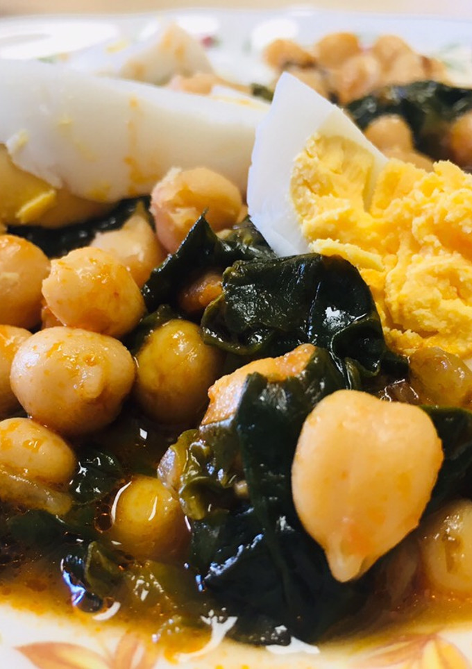 Una foto de Potaje rápido de garbanzos con espinacas