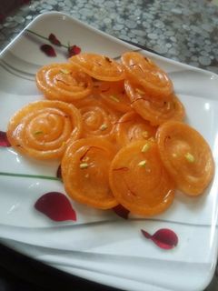 जलेबी (jalebi recipe in hindi) रेसिपी मुख्य फोटो