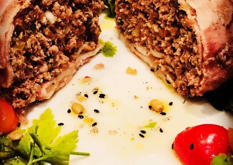 Bola de Kafta y Tocineta acompañado de Corona de Rugula semillada