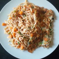 A picture of Spagetti with omelette.