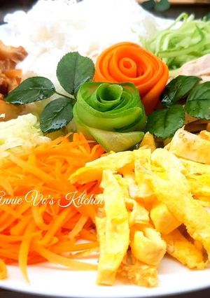 Hình của món Mâm cuốn cầu vồng 🌈.
