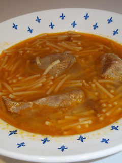 Una foto de Sopa de fideos con atún