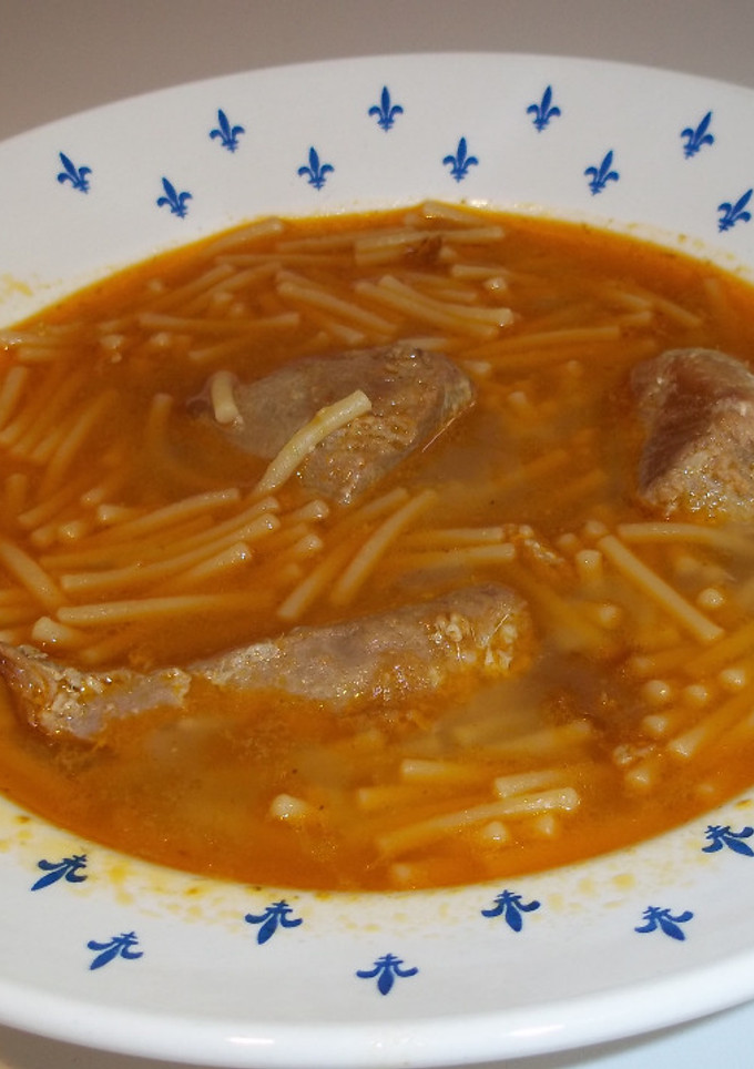 Una foto de Sopa de fideos con atún