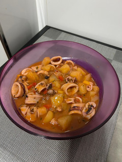 Una foto de Calamares en salsa