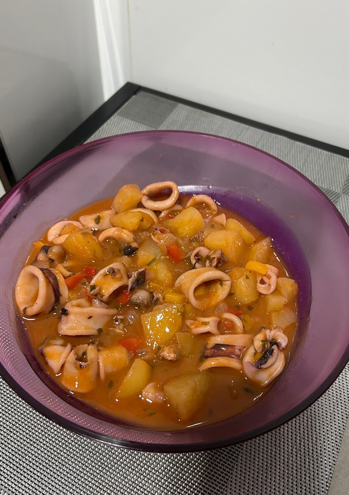 Una foto de Calamares en salsa