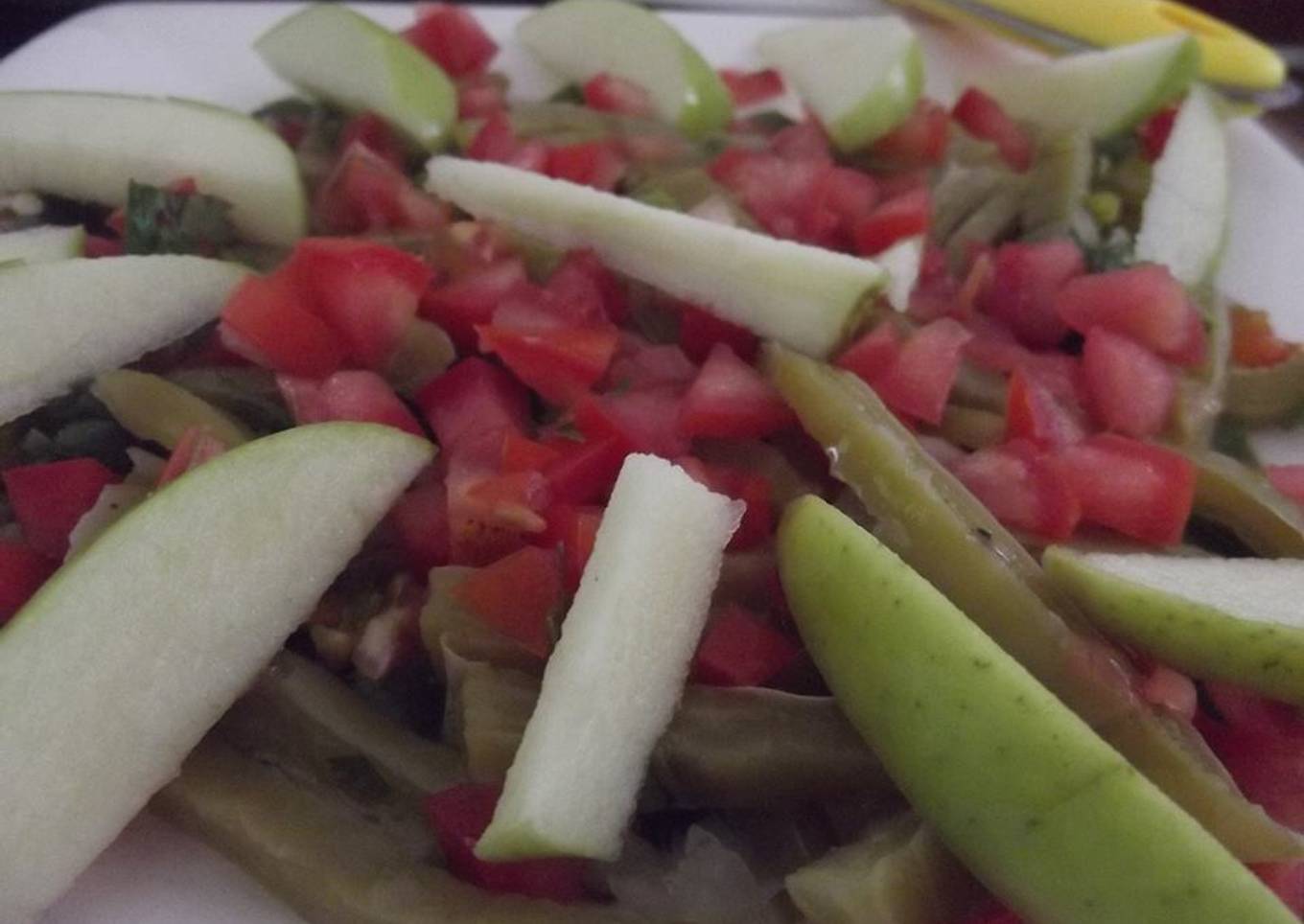 Nopales y manzana con vinagreta de miel para cuaresma