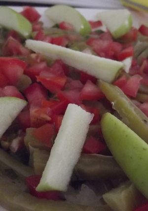 Una foto de Nopales y manzana con vinagreta de miel para cuaresma