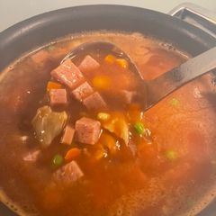 A picture of Sop merah.