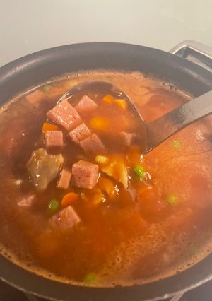 A picture of Sop merah.