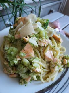Une photo de Pâtes au brocolis et saumon recette italienne 🇮🇹