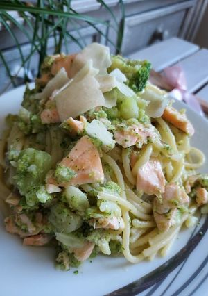 Une photo de Pâtes au brocolis et saumon recette italienne 🇮🇹