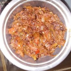 A picture of Onion tomato sabzi.