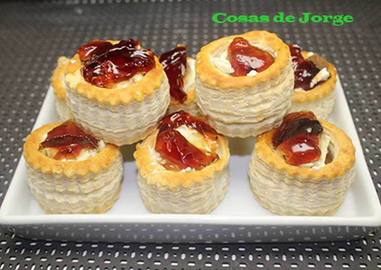 Volovanes de queso fresco con mermelada y miel