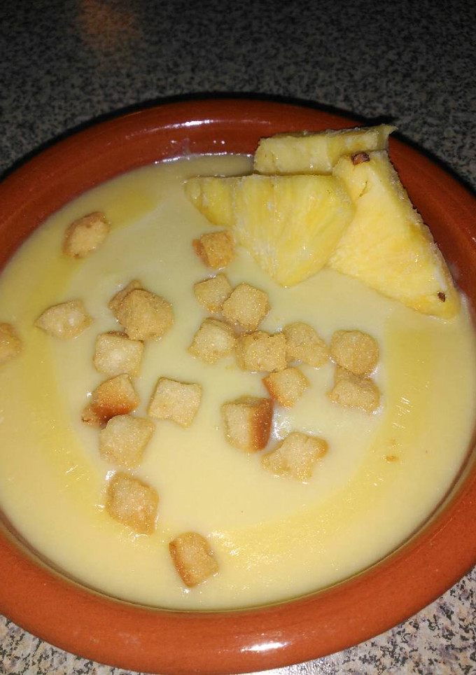 Una foto de Vichyssoise de mango y piña